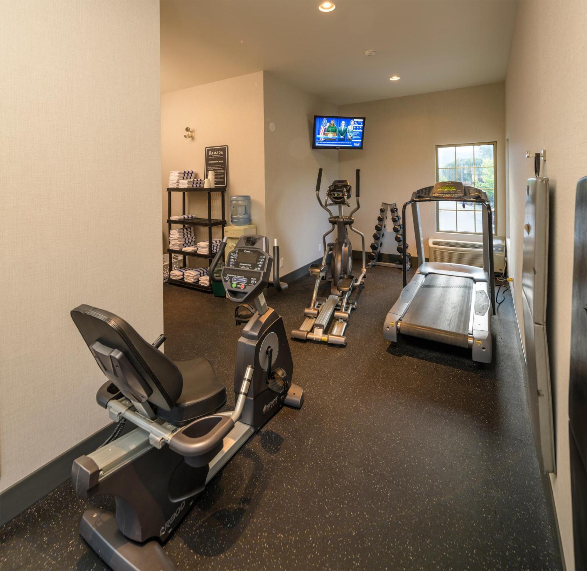 Balcomo, A Ramada By Wyndham Penticton Esterno foto