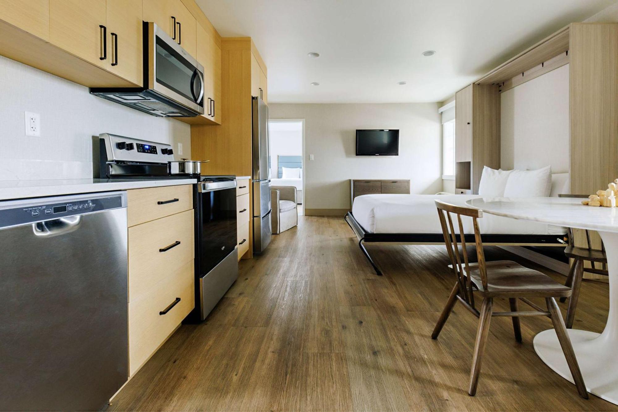 Balcomo, A Ramada By Wyndham Penticton Esterno foto