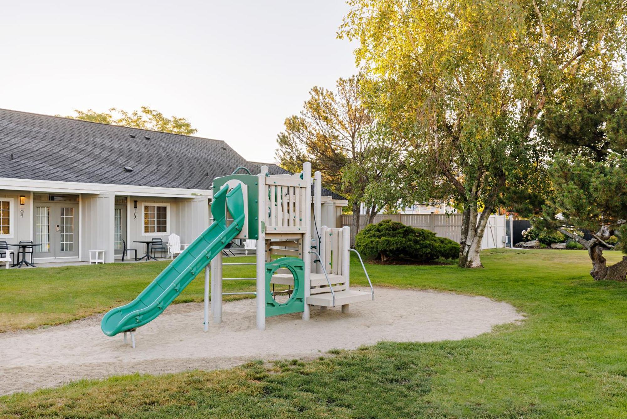 Balcomo, A Ramada By Wyndham Penticton Esterno foto