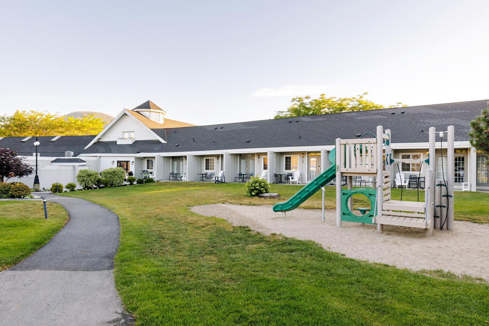 Balcomo, A Ramada By Wyndham Penticton Esterno foto