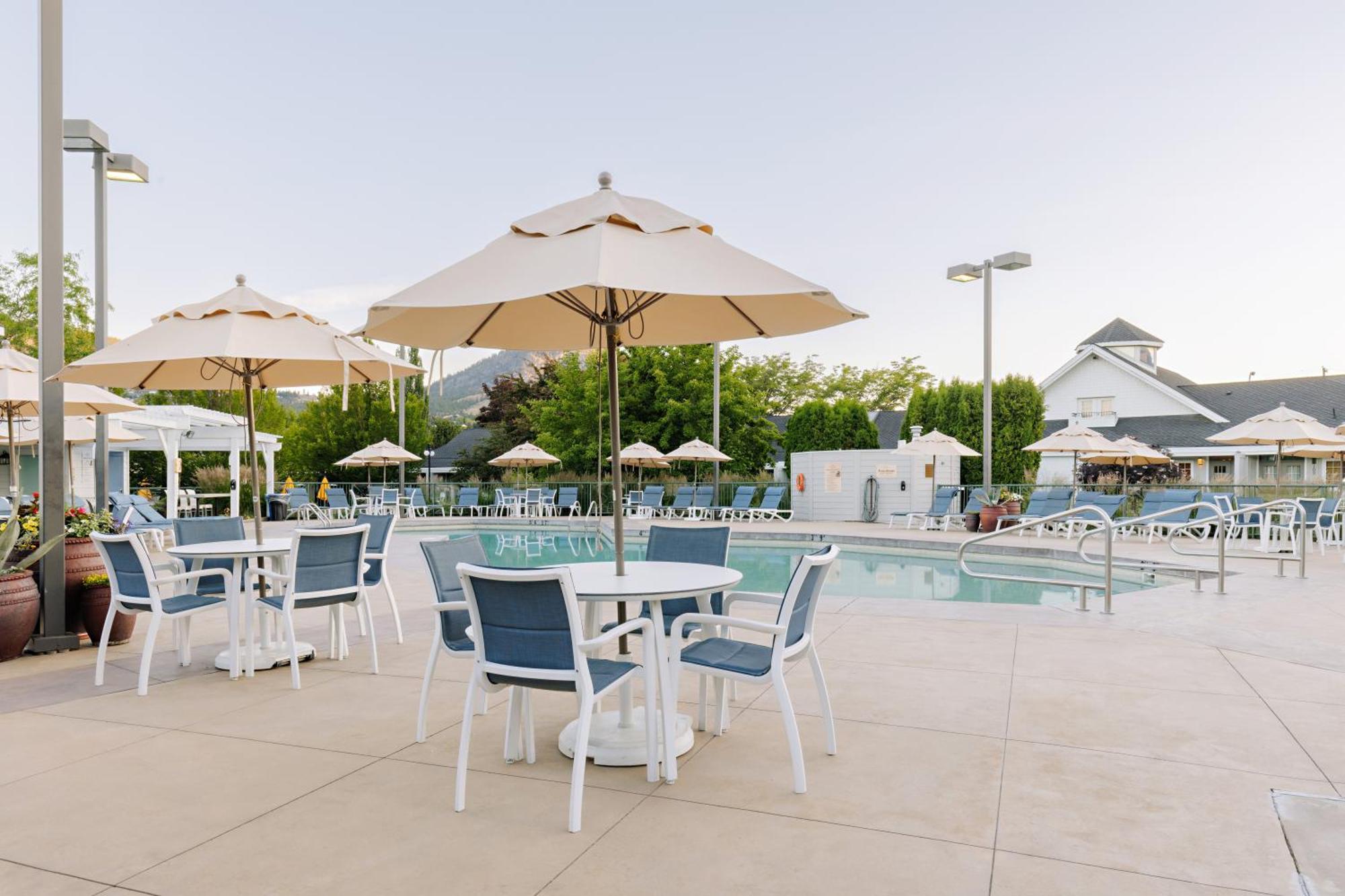 Balcomo, A Ramada By Wyndham Penticton Esterno foto