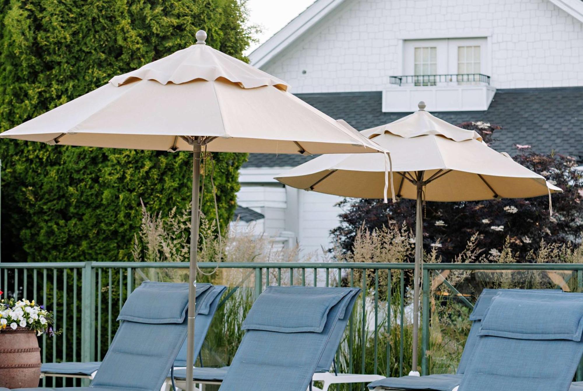 Balcomo, A Ramada By Wyndham Penticton Esterno foto