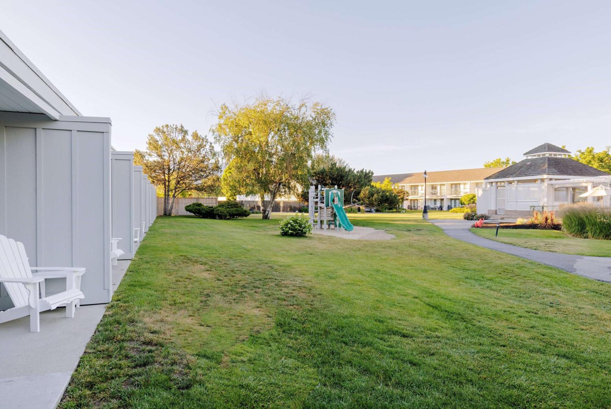 Balcomo, A Ramada By Wyndham Penticton Esterno foto