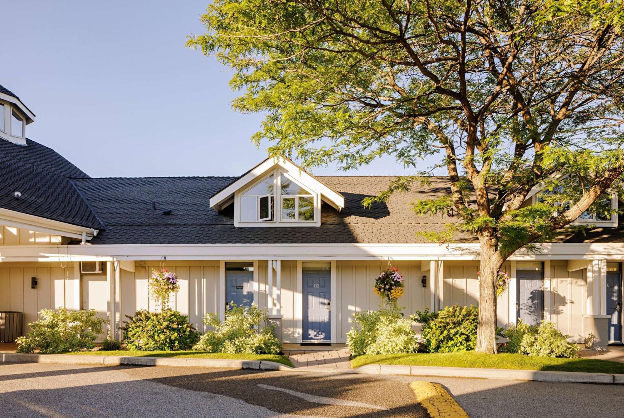 Balcomo, A Ramada By Wyndham Penticton Esterno foto