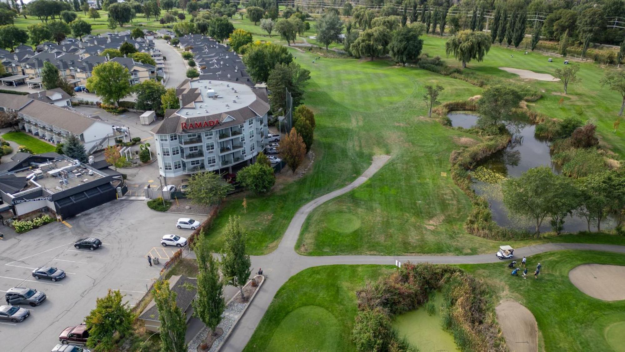 Balcomo, A Ramada By Wyndham Penticton Esterno foto