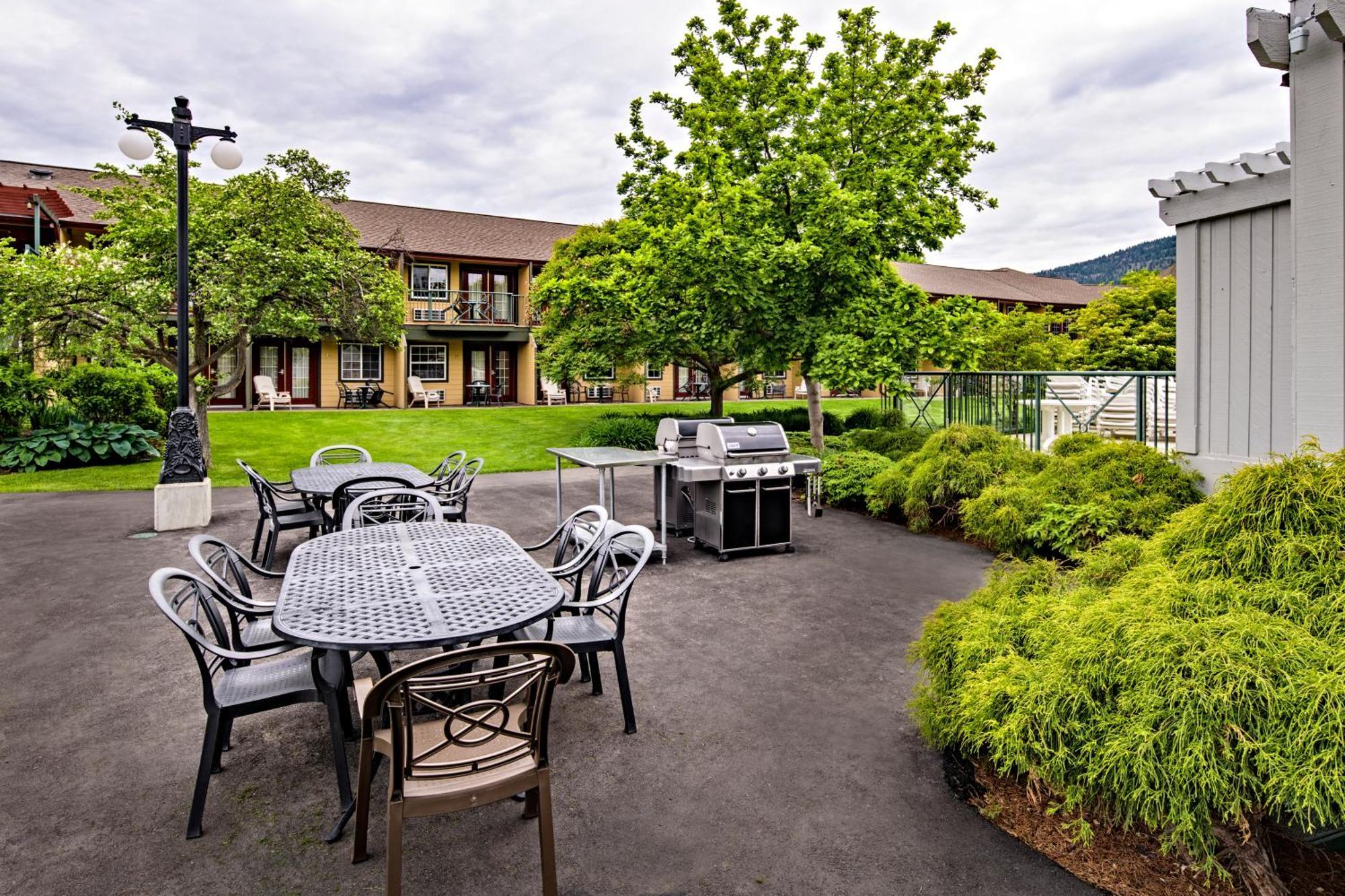 Balcomo, A Ramada By Wyndham Penticton Esterno foto